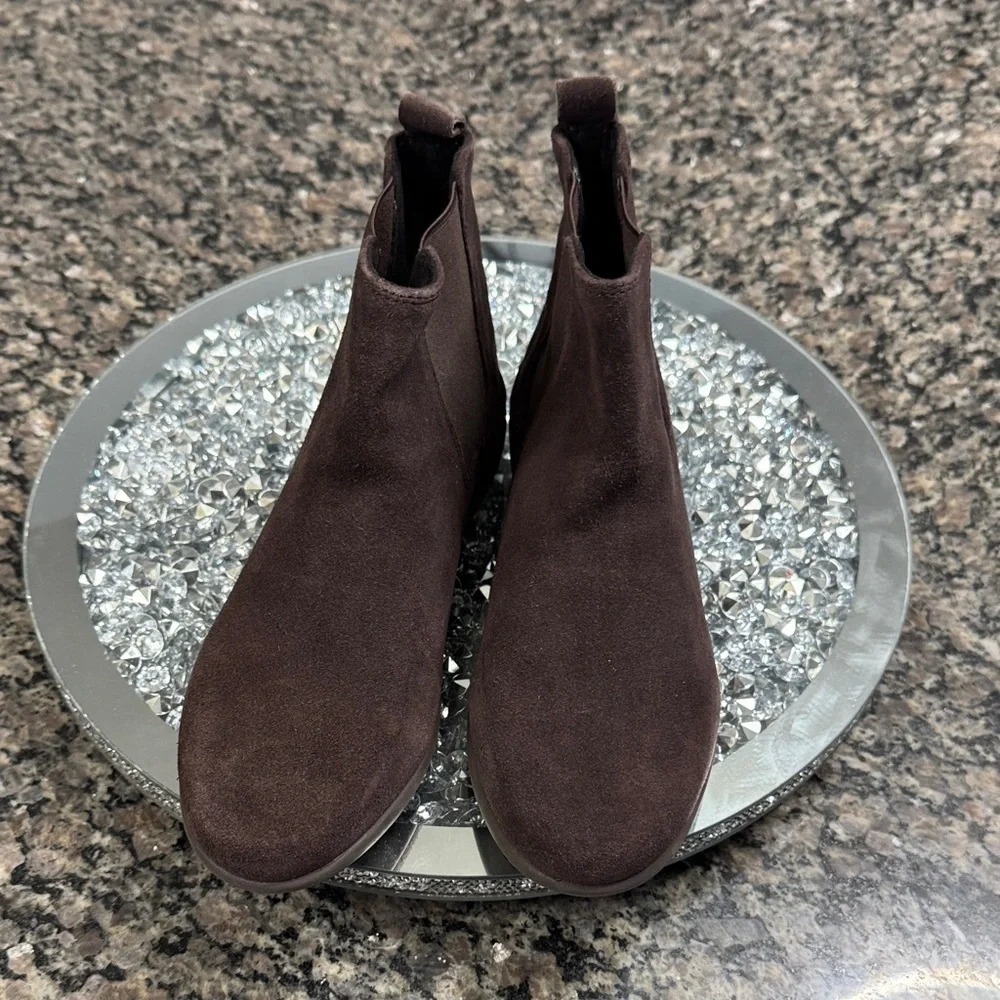 AEROSOLES Step Dance Brown suede leather Ankle Bootie NWOT 6